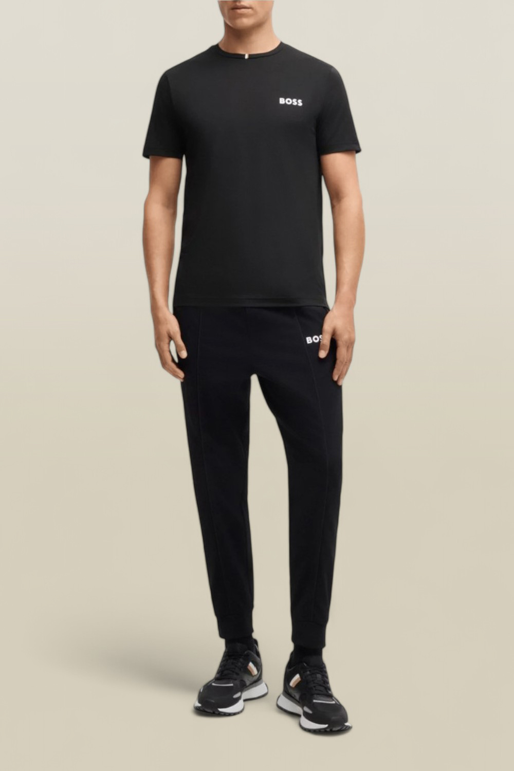 תמונת כל הלוק של בוס X מתאו ברטיני חולצת טי לאימונים